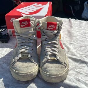 Women’s Nike 5-1/2 youth